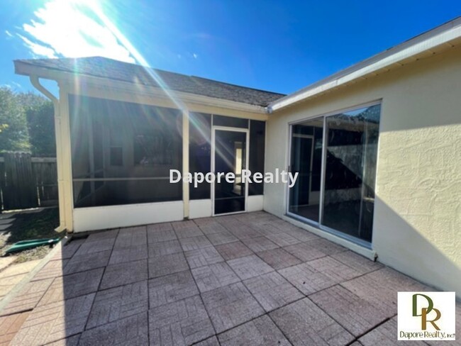 Foto del edificio - NICE, MUST SEE 3 Bed, 2 Bath, Screen Porch...
