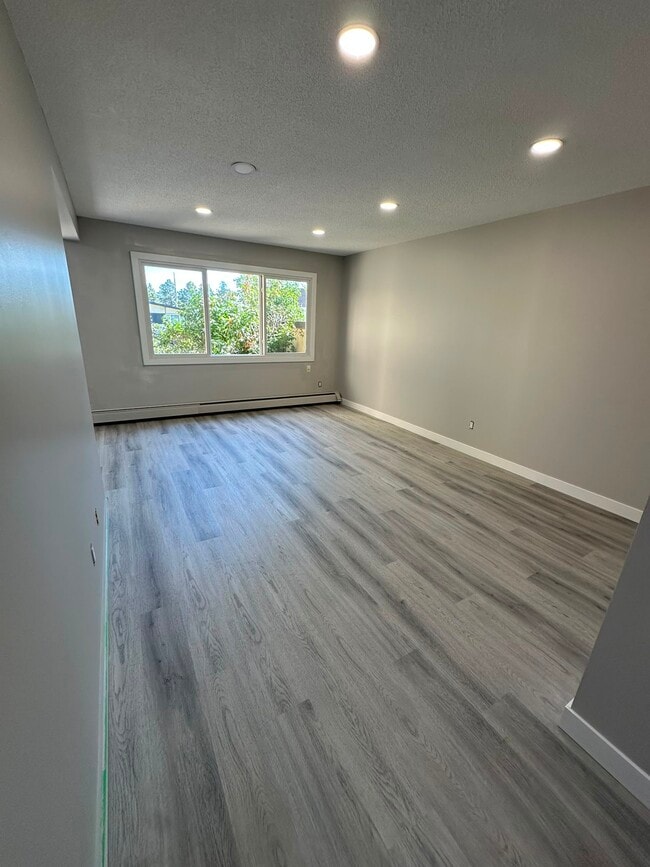 Building Photo - 4507-244 44 Ave