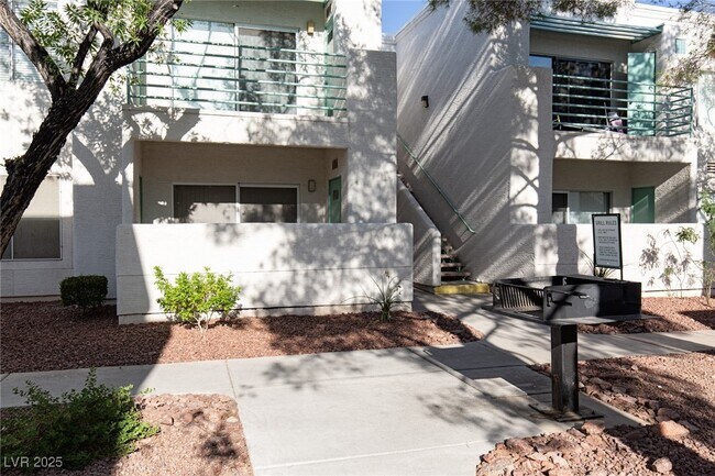 Foto del edificio - 7100 W Pirates Cove Rd