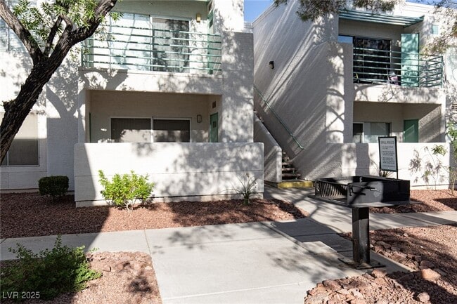 Building Photo - 7100 W Pirates Cove Rd