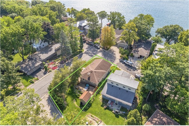 Steps to lake Monona - 5412 Tonyawatha Trl