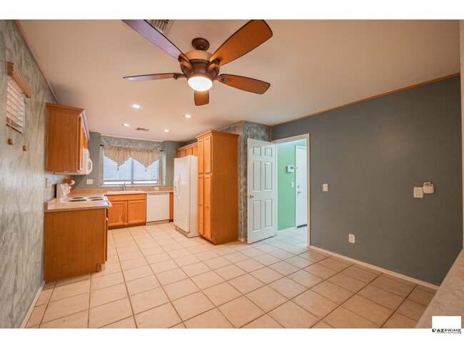 Building Photo - 6715 S 35th Dr