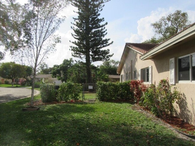 Building Photo - 4100 NW 110th Ave