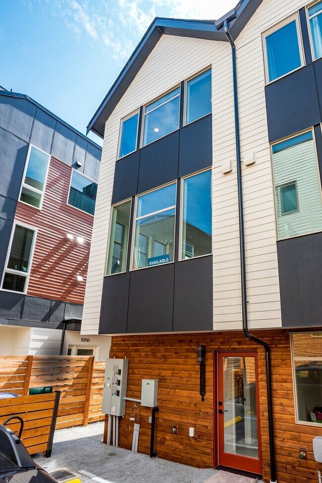 Foto del edificio - Ballard Townhouse