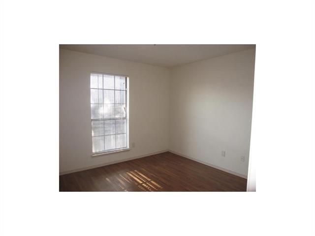 Building Photo - 410 Amber Ln