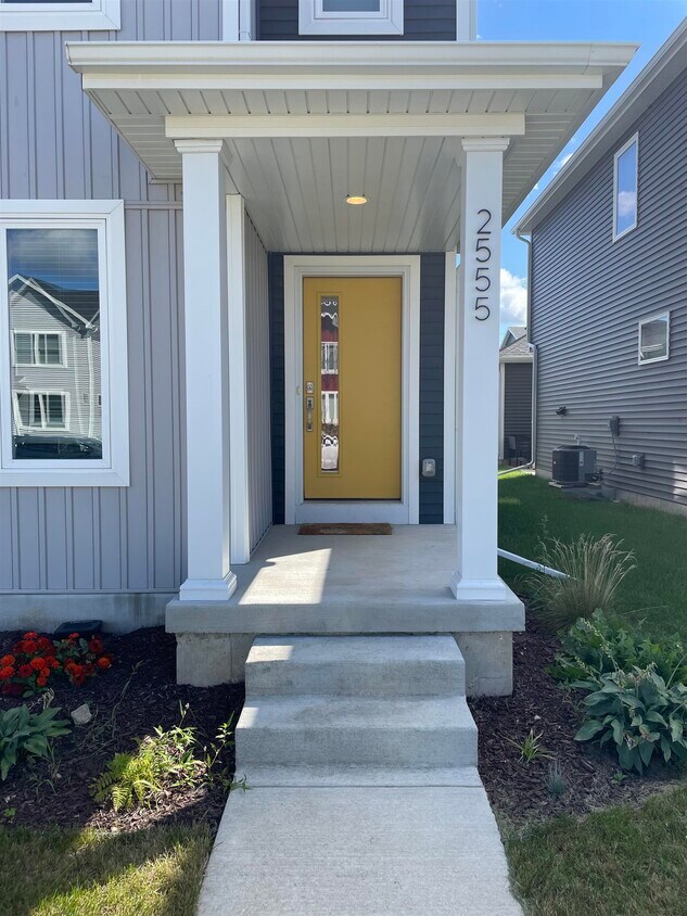 Foto principal - 2555 Spark St