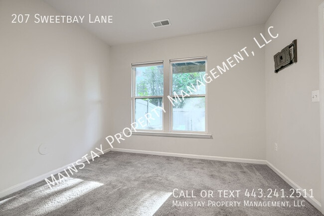 Building Photo - 207 Sweetbay Ln