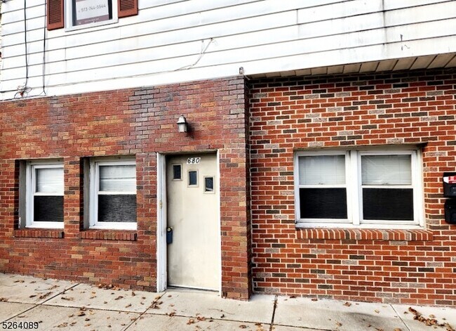 Building Photo - 680 McBride Ave