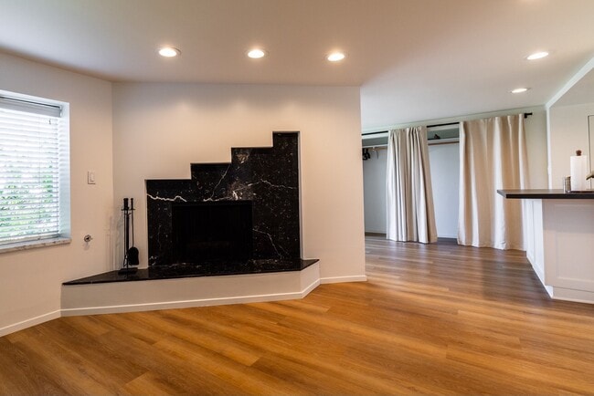 Building Photo - 509 S Gertruda Ave