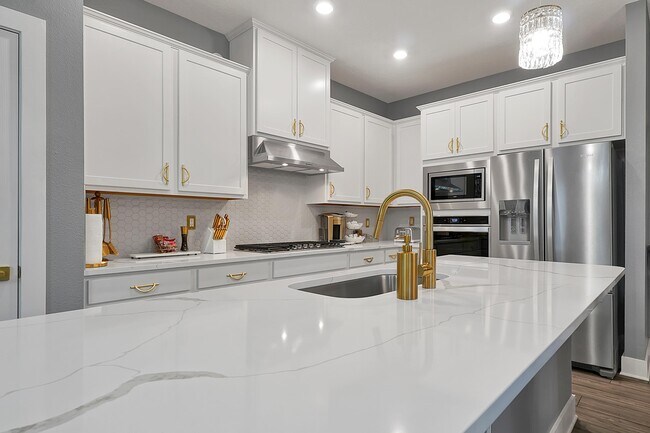 Building Photo - 1386 Greenfield Lp