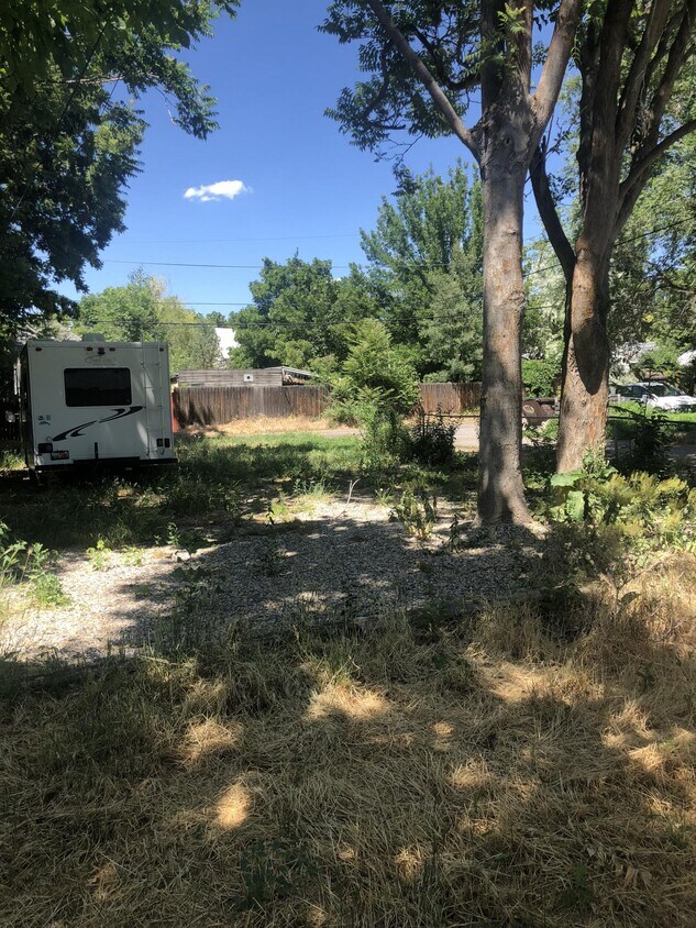 Building Photo - 923 Princeton Ave S