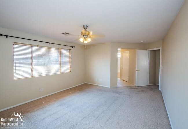 Building Photo - Lovely 3Bdm 2.5Ba Two-Story Home in the Heart of Summerlin!