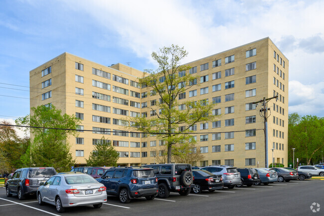 Building Photo - River Towers