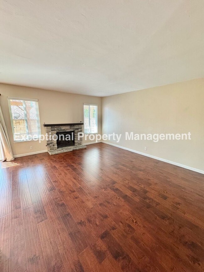 Foto del edificio - 8419 Cedarwood Ln