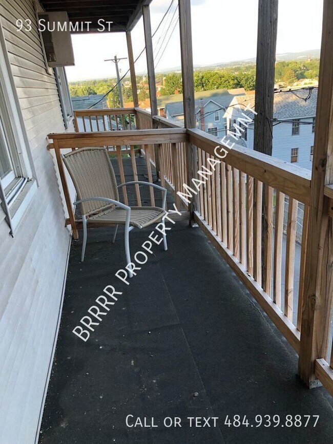 Building Photo - 93 Summit St