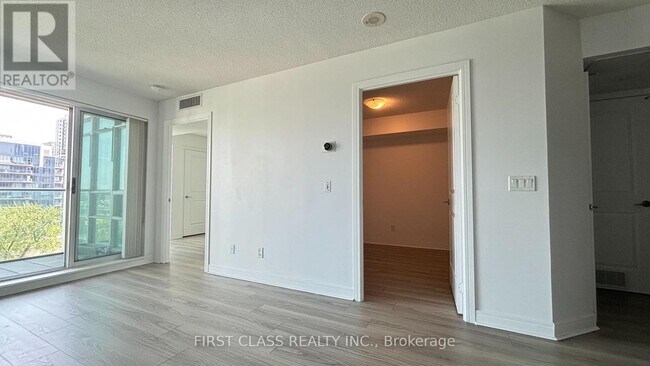 Building Photo - 31-1031 Bales Ave