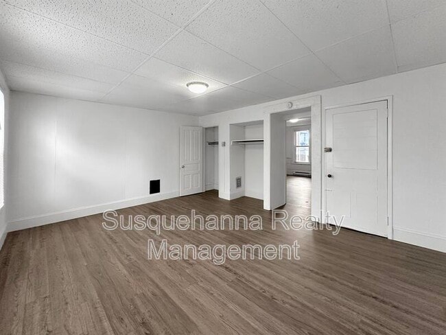 Building Photo - 344 N Mulberry St