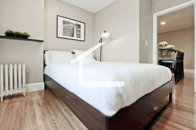 Foto del edificio - HOT BROOKLINE LISTING!!!!!