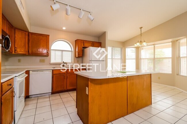 Building Photo - Charming 4 Bedroom in Phoenix!