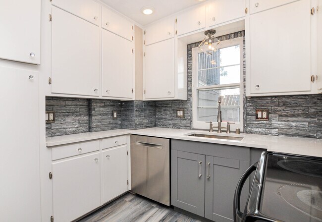 Foto del edificio - 408 15th Ave SW
