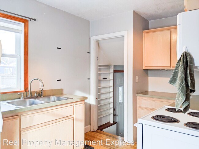 Building Photo - 3 br, 1 bath House - 2007 S Spring Ave