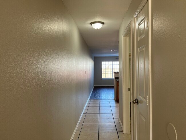 Foto del edificio - Property near the shopping mall and the hi...