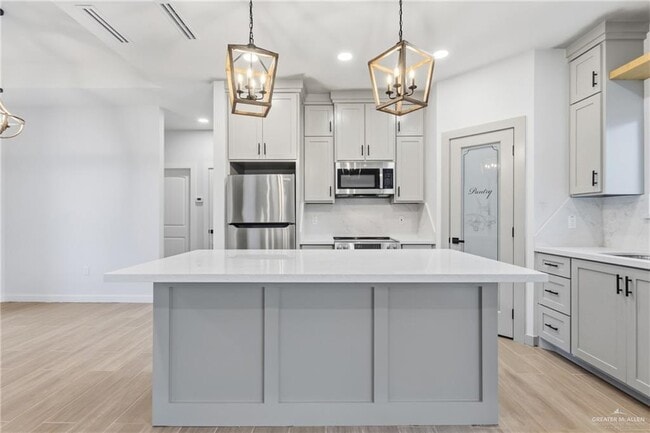 Building Photo - 17 Dorcas Cir