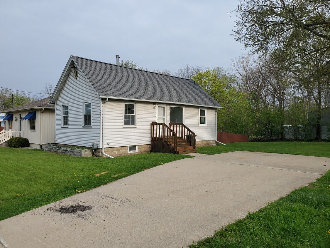 230 W Prospect St, Jackson, MI 49203 House Rental in Jackson, MI