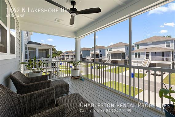 Foto del edificio - 1562 N Lakeshore Dr