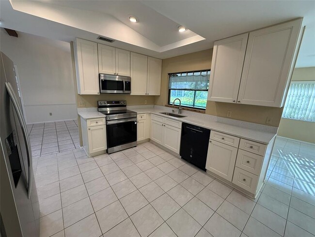 Building Photo - 4270 Ascot Dr