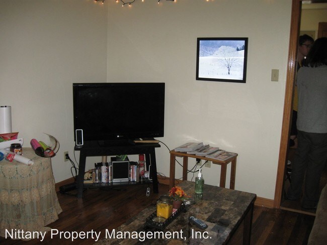 Building Photo - 5 br, 2 bath Apartment - 332 W. Nittany Ave.