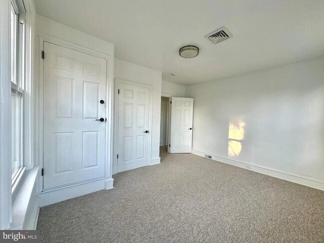 Foto del edificio - 1121 Rosedale Ave