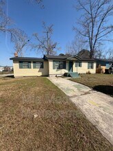 Building Photo - 1518 Heron St