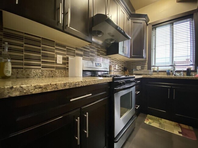 Photo du bâtiment - 11655-1187A 87a Ave