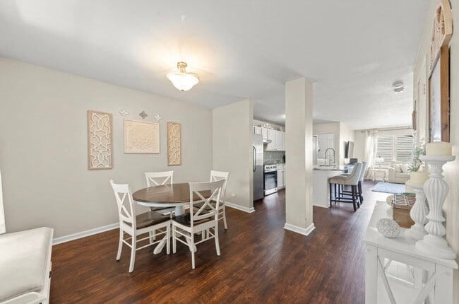 Building Photo - 2024 Grayhawk Dr