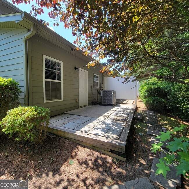 Building Photo - 114 Lakeview Estates Dr