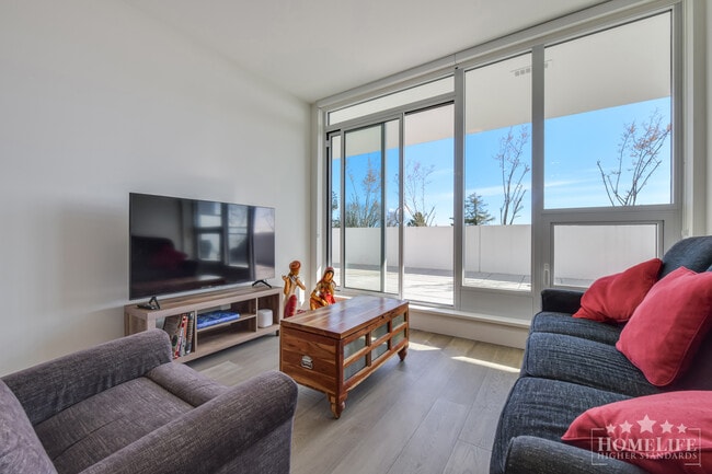Building Photo - Luxurious 2 Bed 2 Bath Brand New Condo in White Rock at Monaco