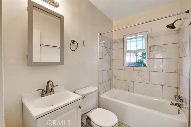 Foto del edificio - 14815 Lemoli Ave