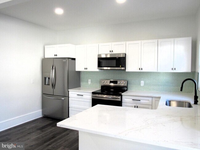 Foto del edificio - 704 Oak Ln
