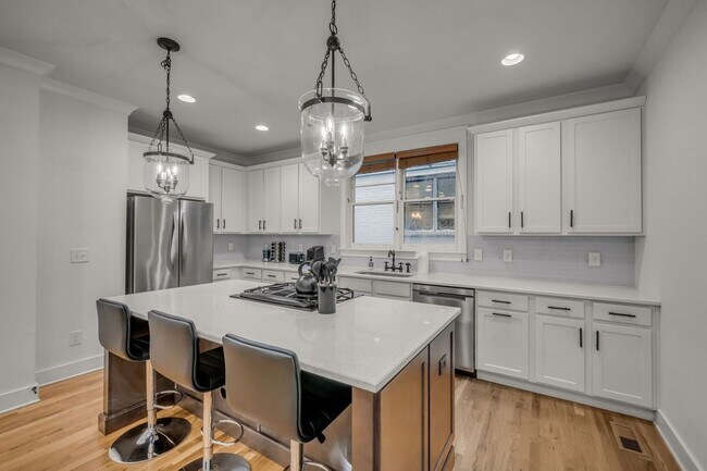 Foto del edificio - 3-bedroom, 2.5-bath rental home located in Nashville’s vibrant, 12 South!