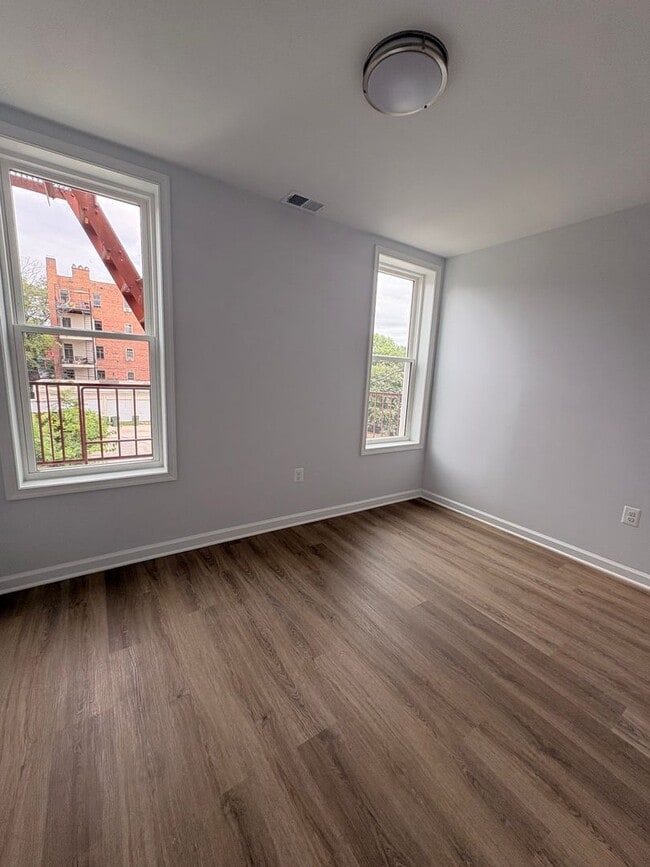 Foto del edificio - 2633 N Charles St