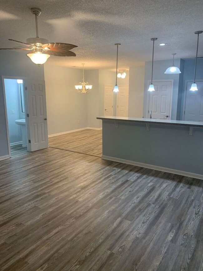 Foto del edificio - Townhome in LIVE OAK! MOVE IN READY NOW!!