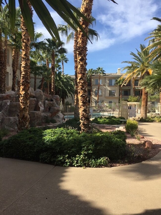 Building Photo - Condo in  Gated Community!!!!
