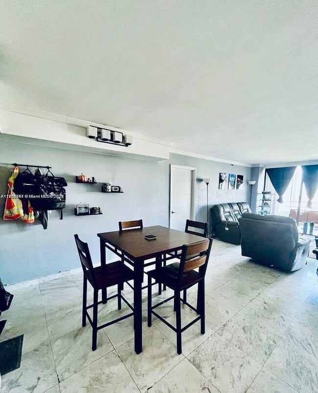 Foto del edificio - 20355 NE 34th Ct