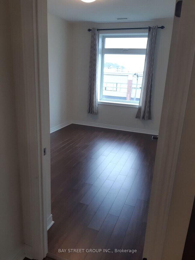 Photo du bâtiment - 7325 Markham Rd