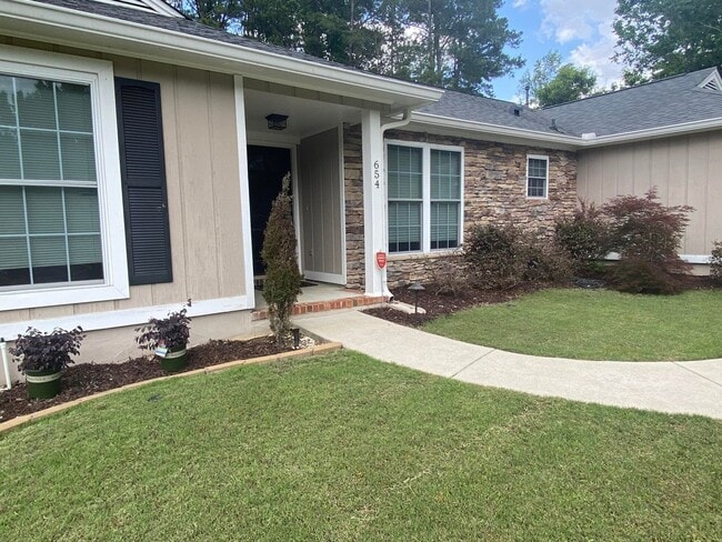 Building Photo - 654 Tara Ln