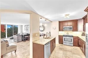Building Photo - 1150 Hillsboro Mile