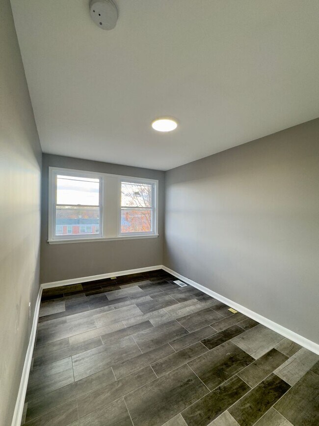 Building Photo - Charming 4 Bedroom/2 Bathroom in Dundalk, MD!