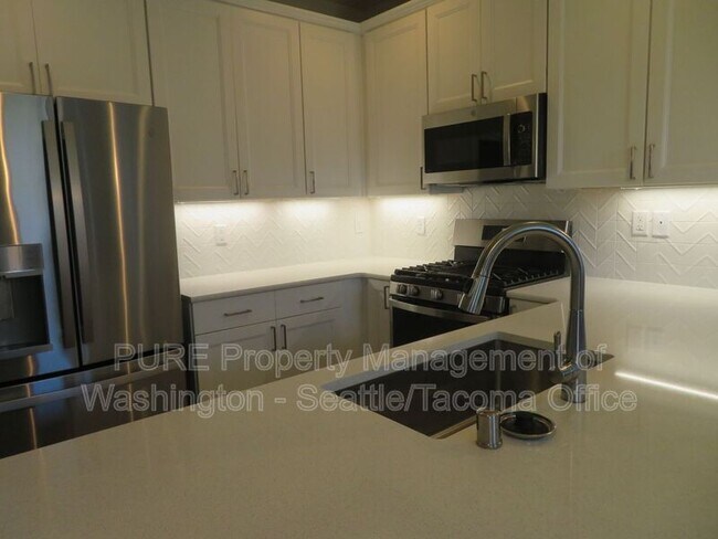Building Photo - 5445 50th Lp SE