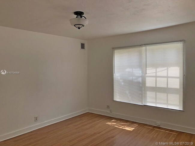 Foto del edificio - 1820 SW 11th Terrace